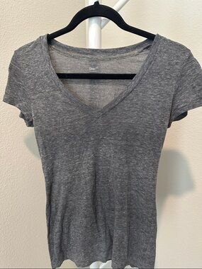GAP Women's Heather Gray V-Neck Short Sleeve Tee